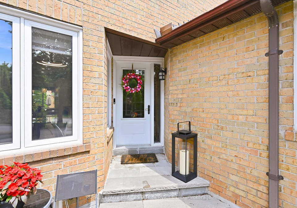 1156-potters-wheel-crescent-oakville-ontario-w13438078