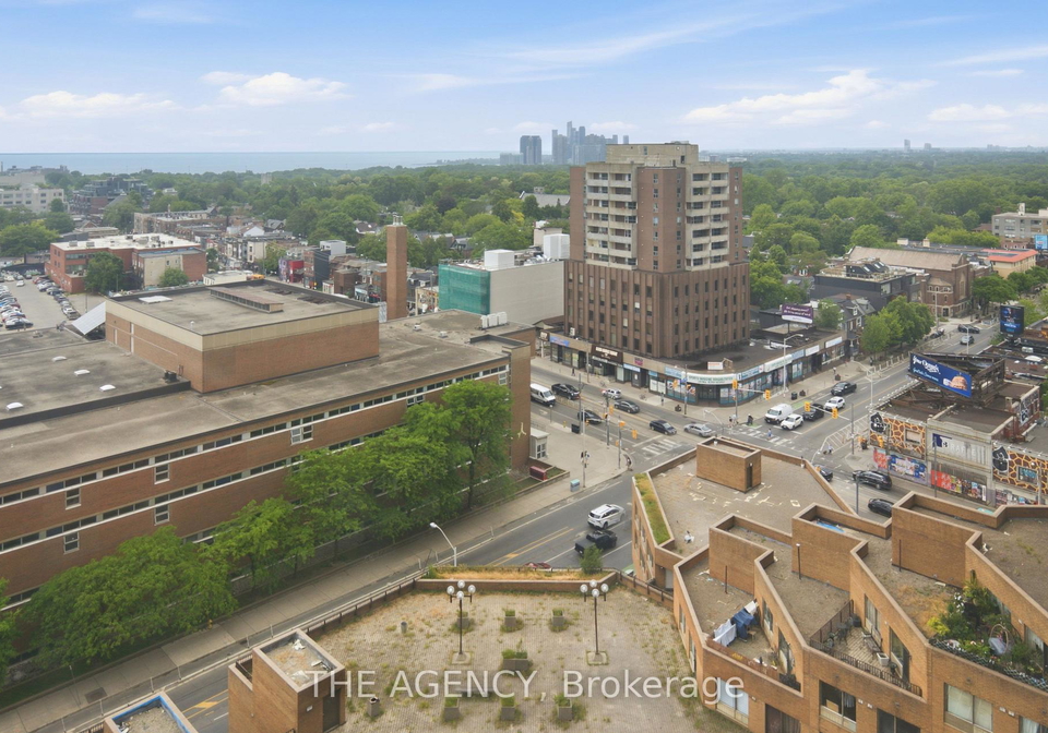 2360-dundas-street-w-toronto-ontario-w13438510