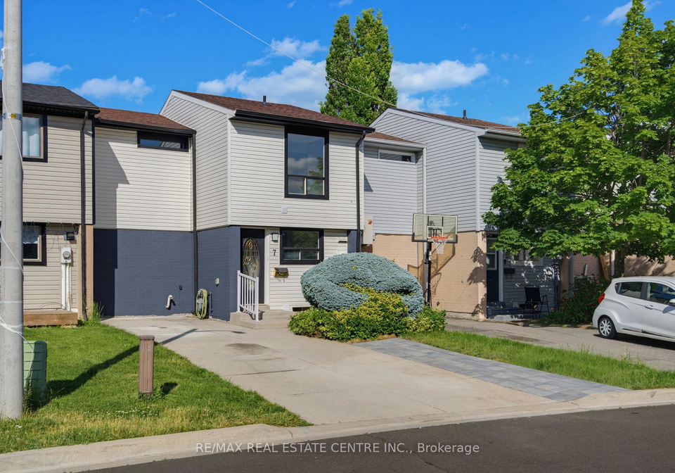 7-great-oak-court-brampton-ontario-w13438918