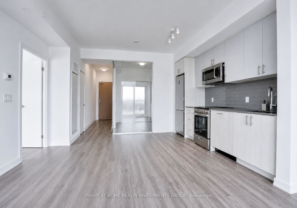 1195-the-queensway-way-s-etobicoke-ontario-w13439350