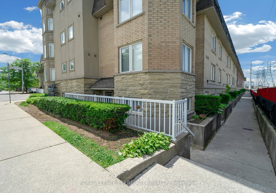 75-turntable-crescent-toronto-ontario-w13440240