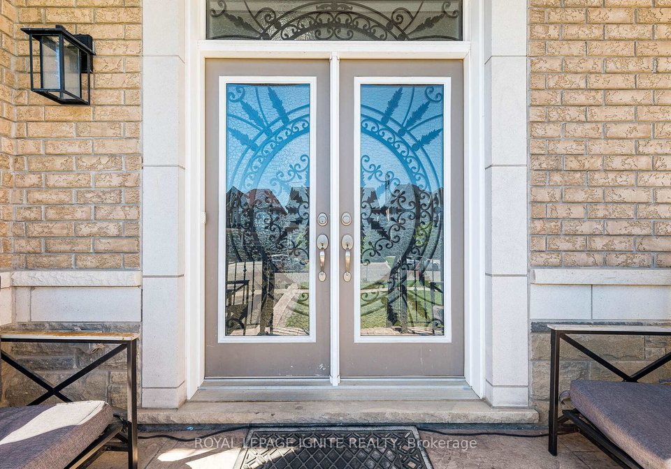 18-monkton-circle-brampton-ontario-w13440496