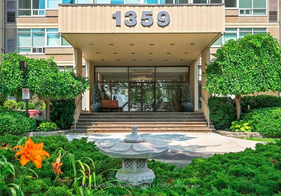 1359-white-oaks-boulevard-oakville-ontario-w13441304