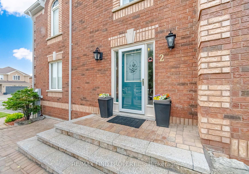2-summerdale-crescent-brampton-ontario-w13441556