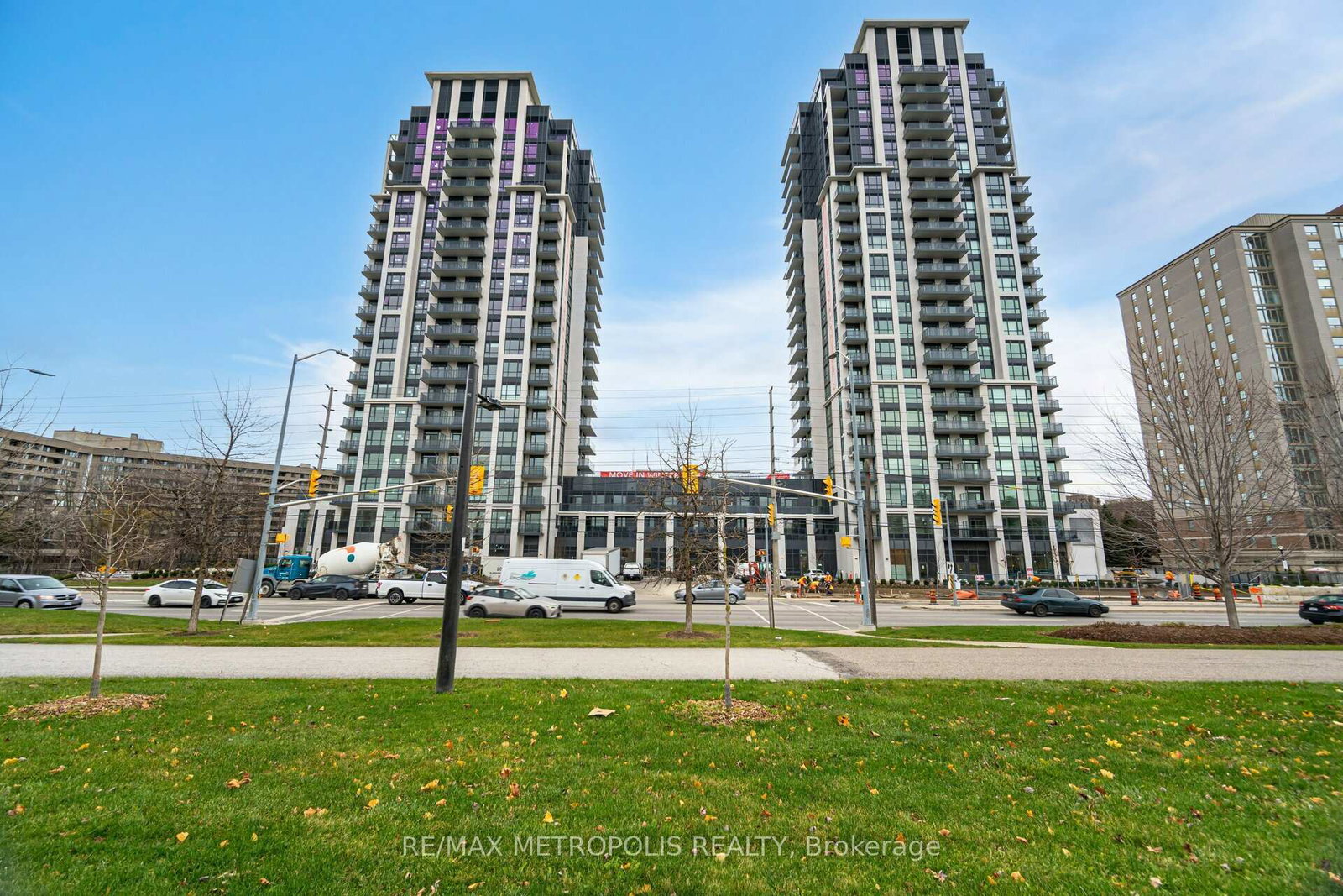 202-burnhamthorpe-road-e-mississauga-ontario-w13442218