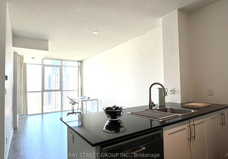 4070-confederation-parkway-mississauga-ontario-w13442516