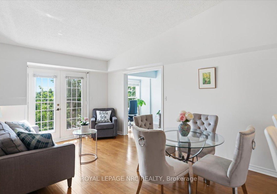 1450-bishops-gate-oakville-ontario-w13442968
