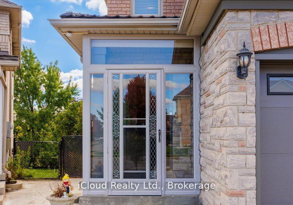 36-pacific-wind-crescent-brampton-ontario-w13444314