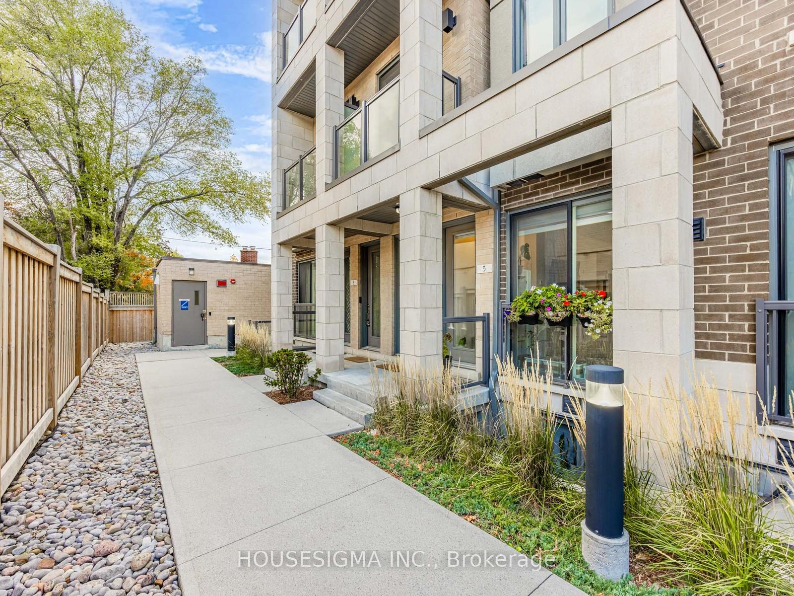 713-lawrence-avenue-w-north-york-ontario-w13444592