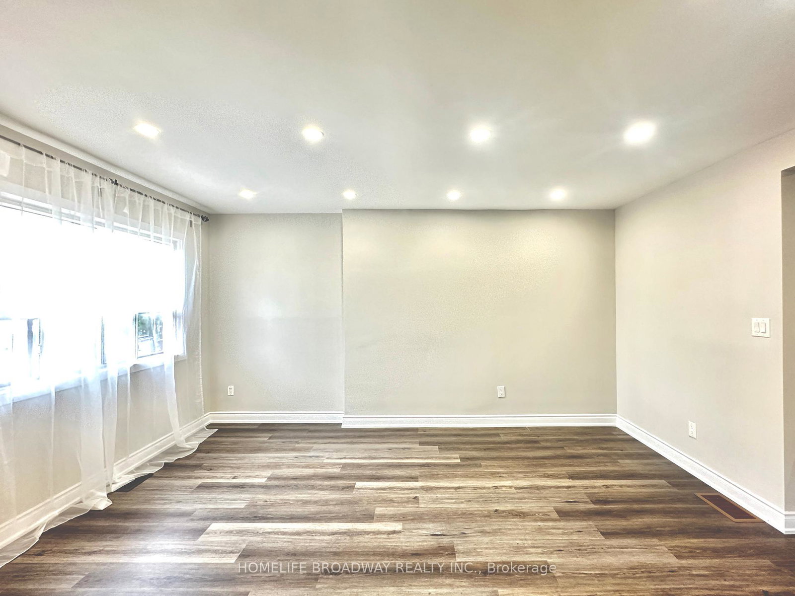 55-fairbank-avenue-e-north-york-ontario-w13445912