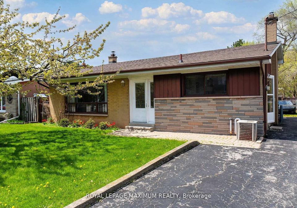 565-pinegrove-road-oakville-ontario-w13446252