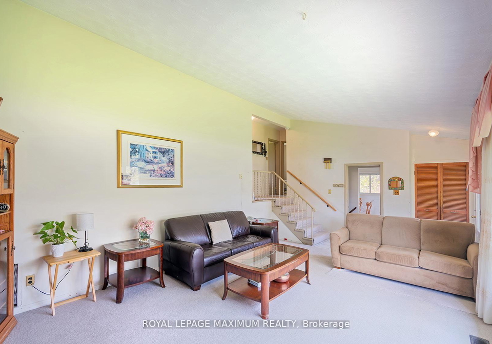 565-pinegrove-road-oakville-ontario-w13446252