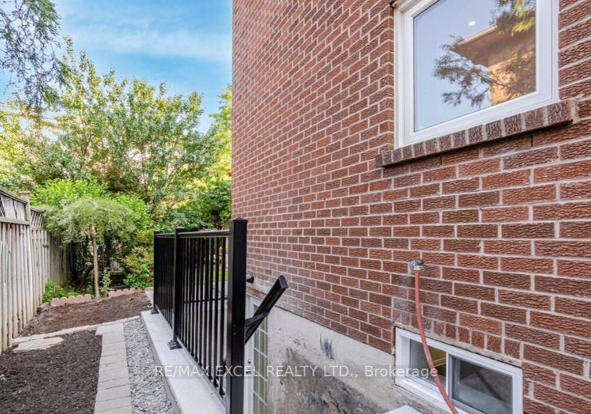 202-nahani-way-mississauga-ontario-w13446664