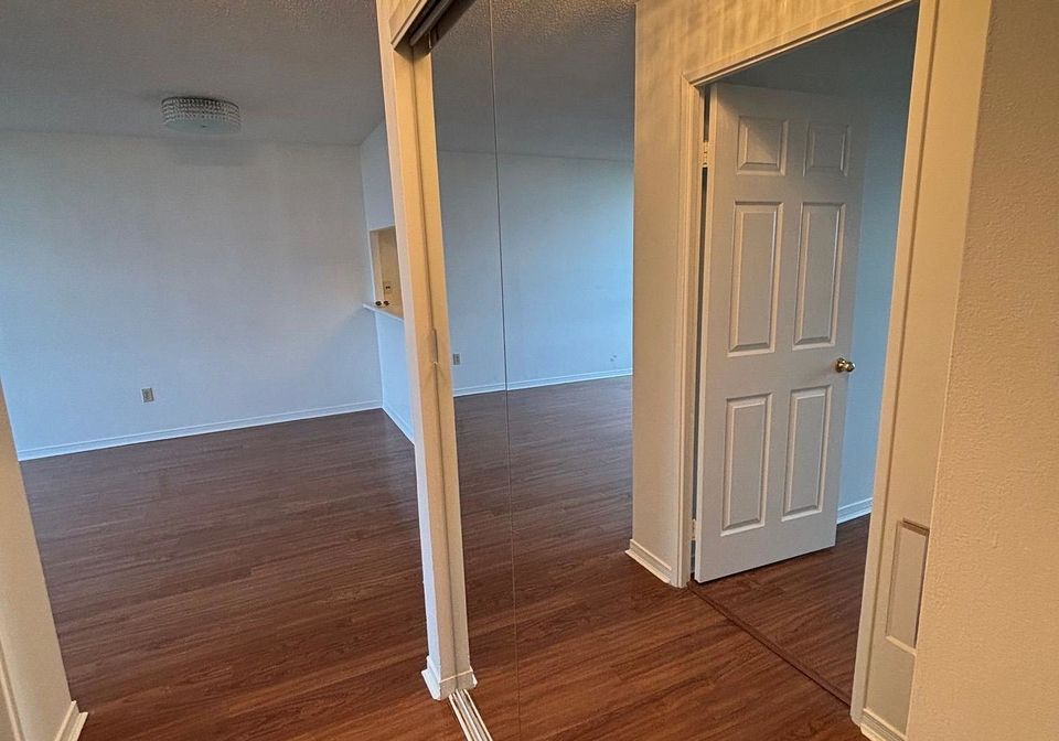 250-webb-drive-mississauga-ontario-w13446872
