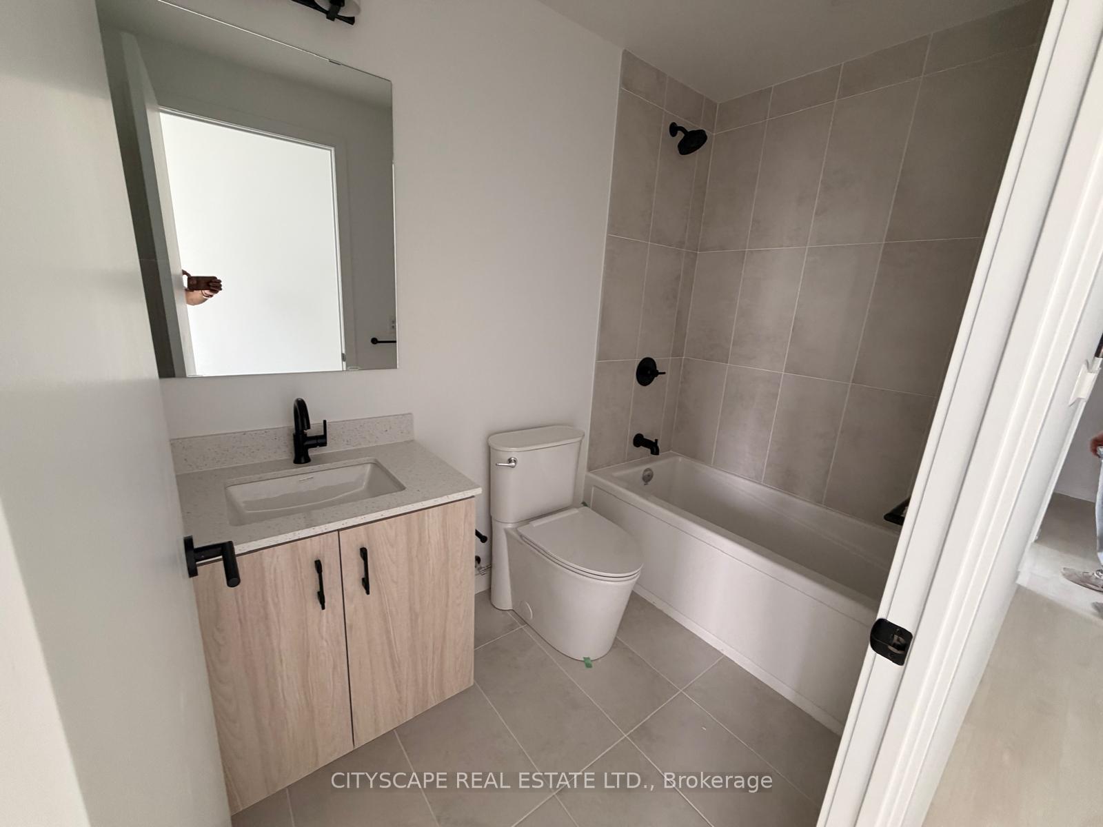 4878-powers-common-burlington-ontario-w13447790