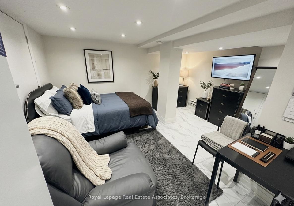 237-lakeshore-road-e-mississauga-ontario-w13447802