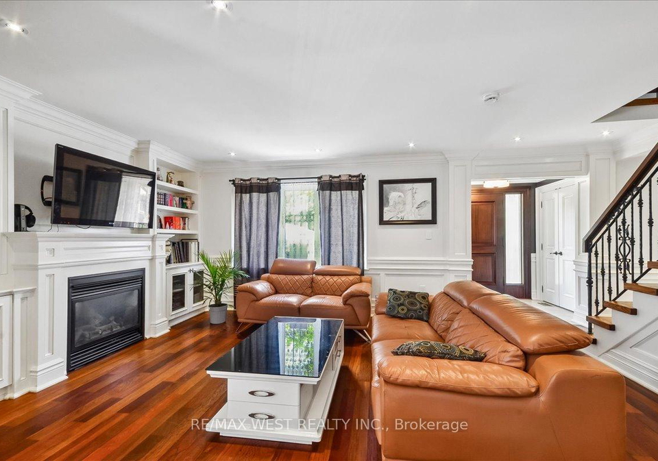 11-hillcroft-drive-etobicoke-ontario-w13448060