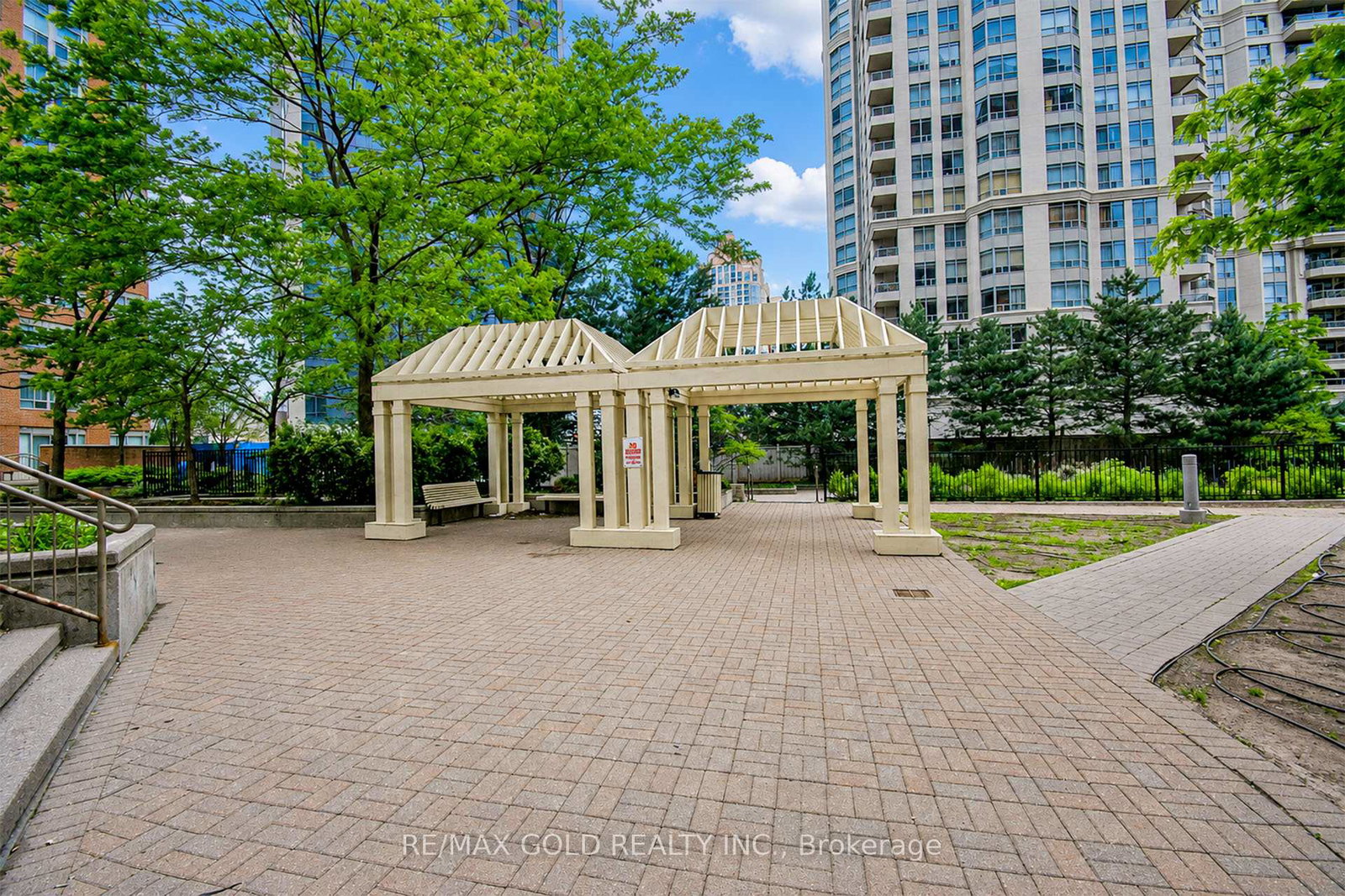 325-webb-drive-mississauga-ontario-w13448200