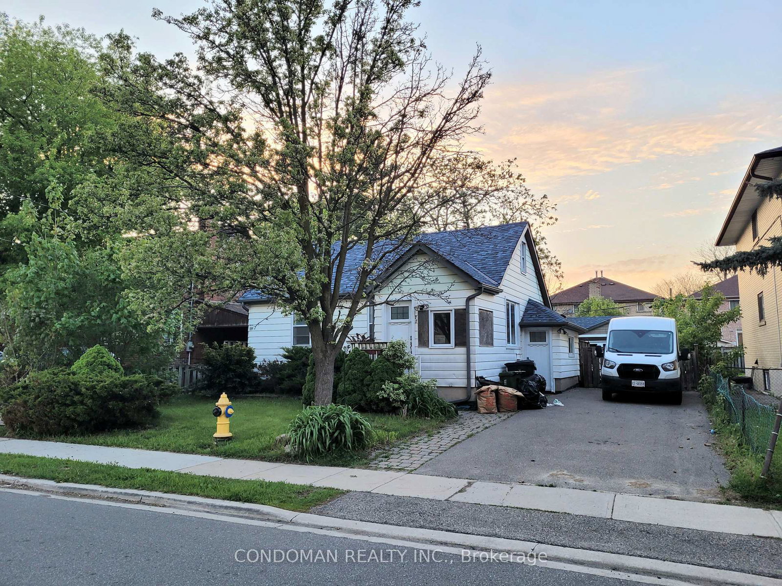 22-fairfield-avenue-etobicoke-ontario-w13449024