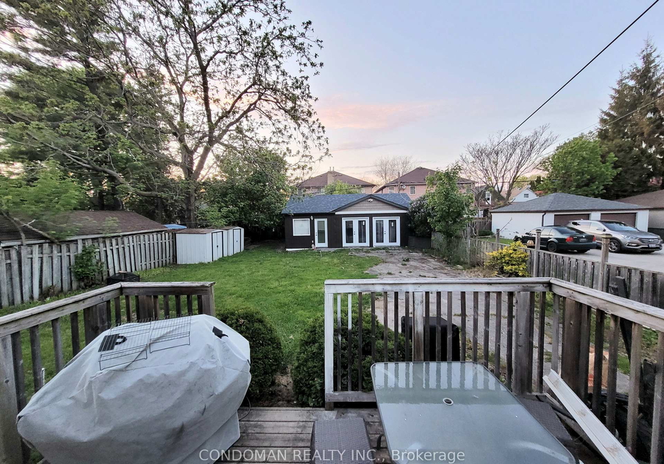 22-fairfield-avenue-etobicoke-ontario-w13449024