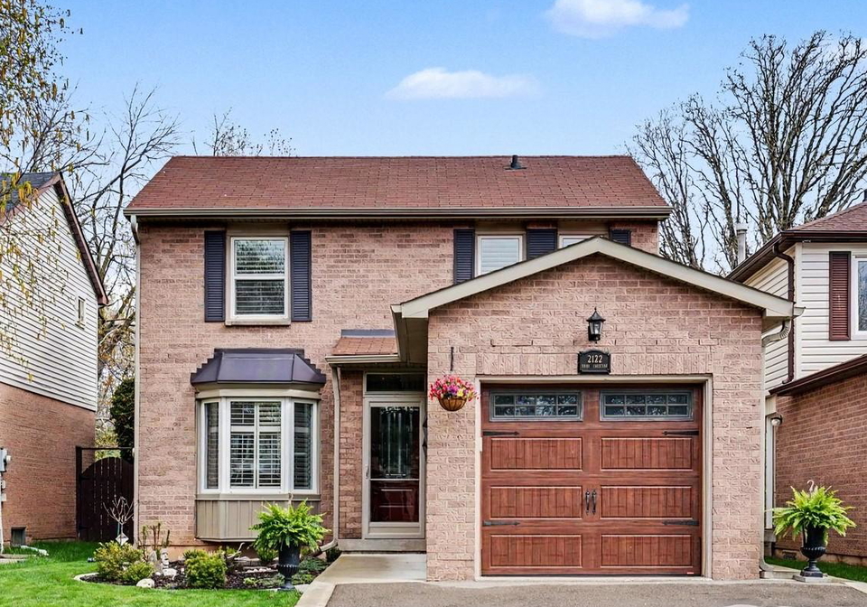 2122-hunt-crescent-burlington-ontario-w13449174