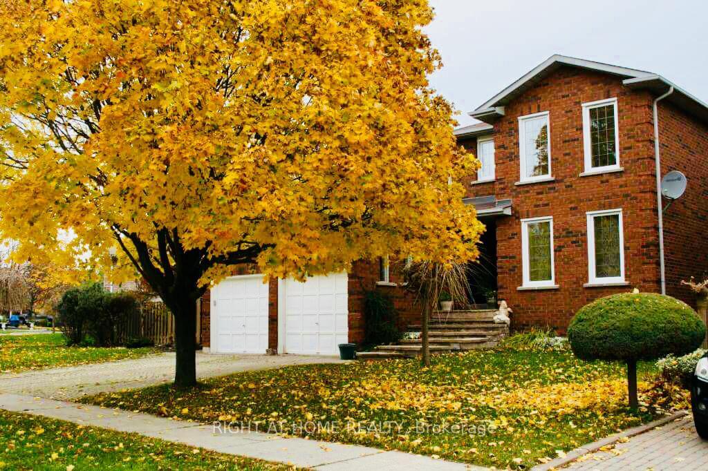 1515-stationmaster-lane-oakville-ontario-w13450052