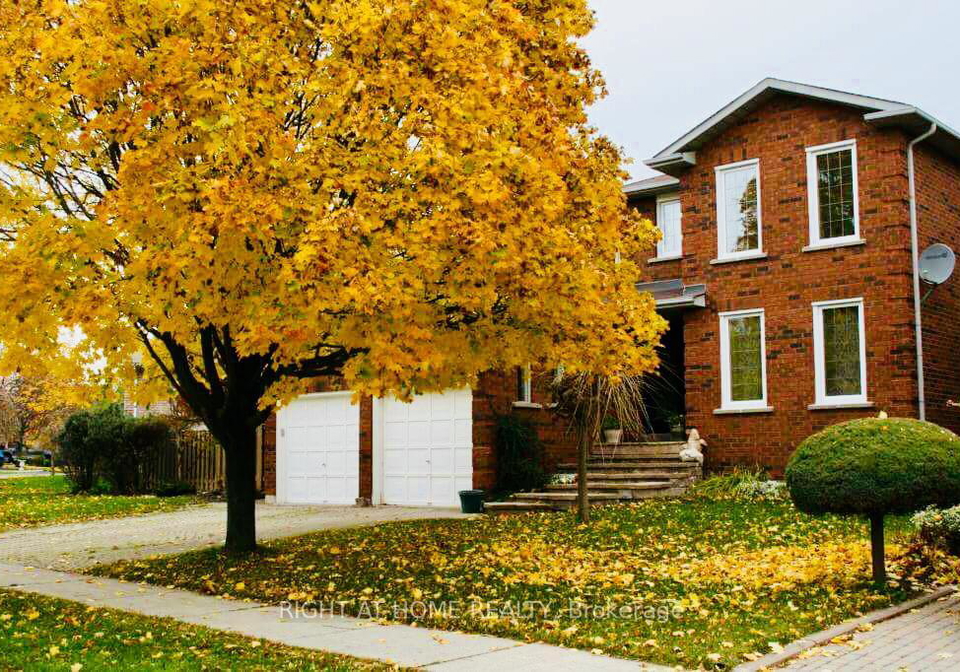 1515-stationmaster-lane-oakville-ontario-w13450052