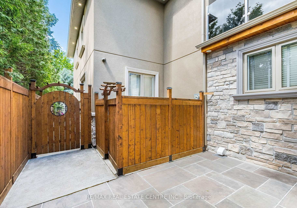 680-bookham-crescent-nw-mississauga-ontario-w13452214