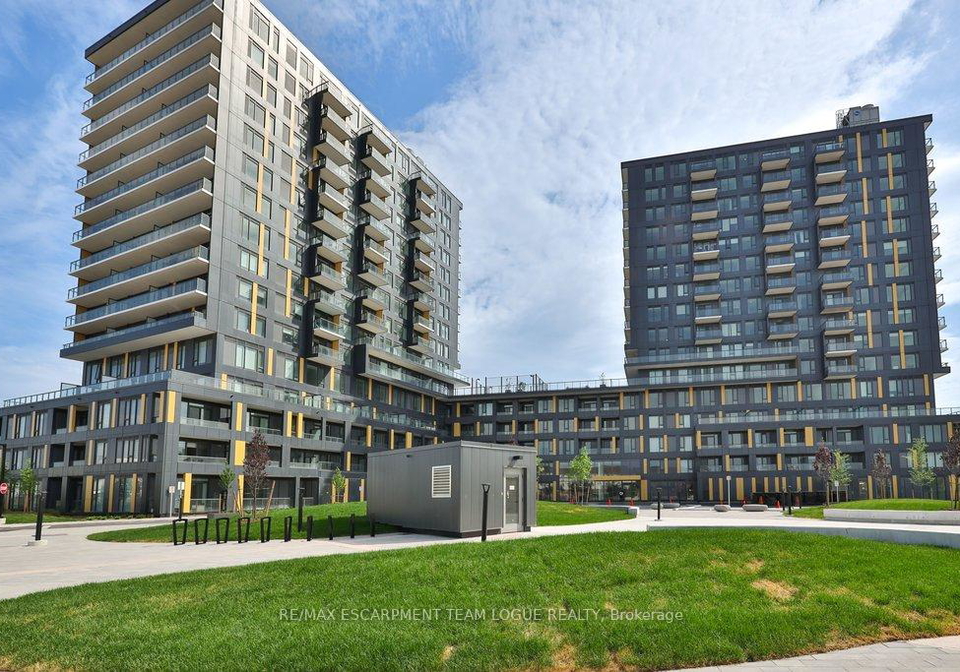 4878-powers-common-burlington-ontario-w13452450