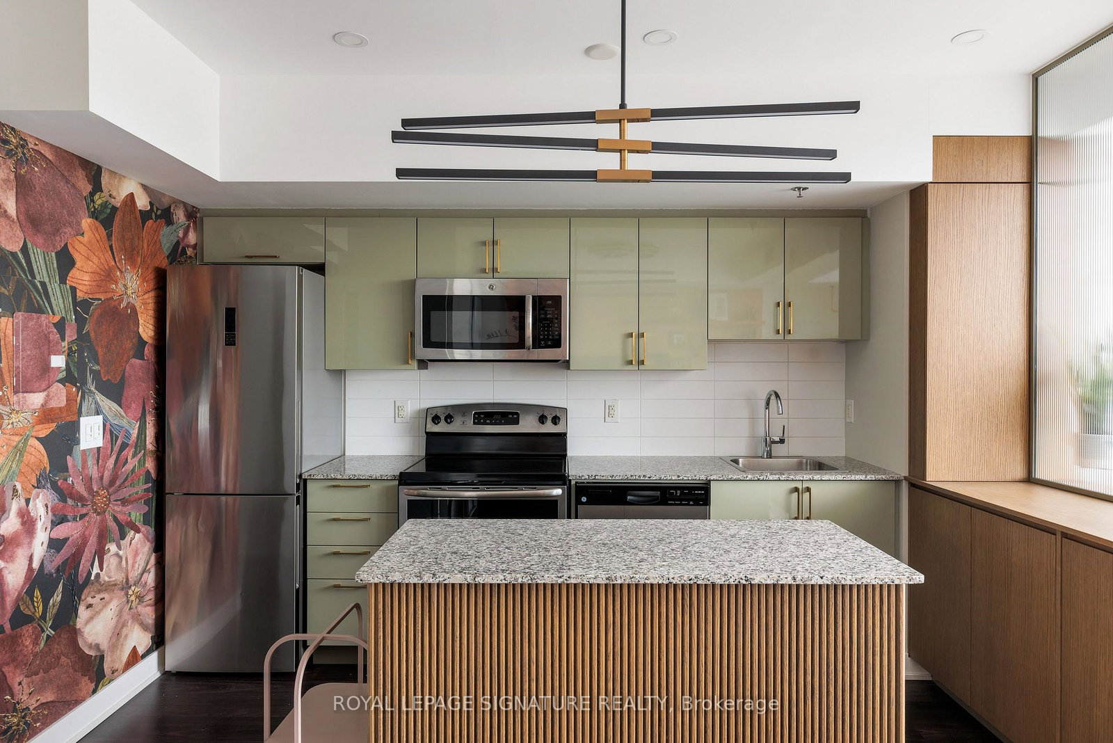 11-superior-avenue-etobicoke-ontario-w13452850