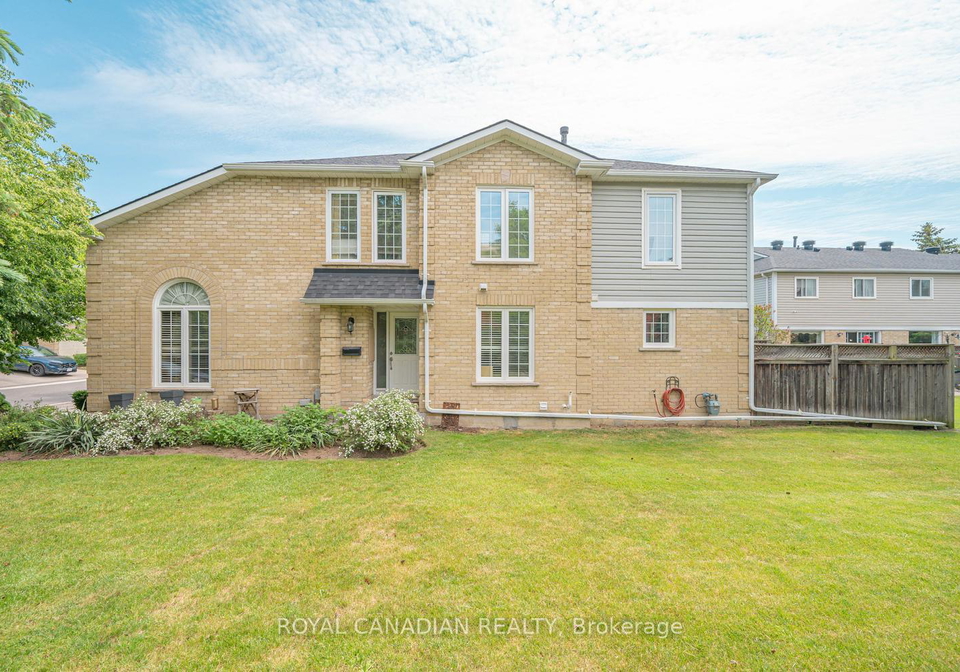 63-heathcliffe-square-brampton-ontario-w13452878
