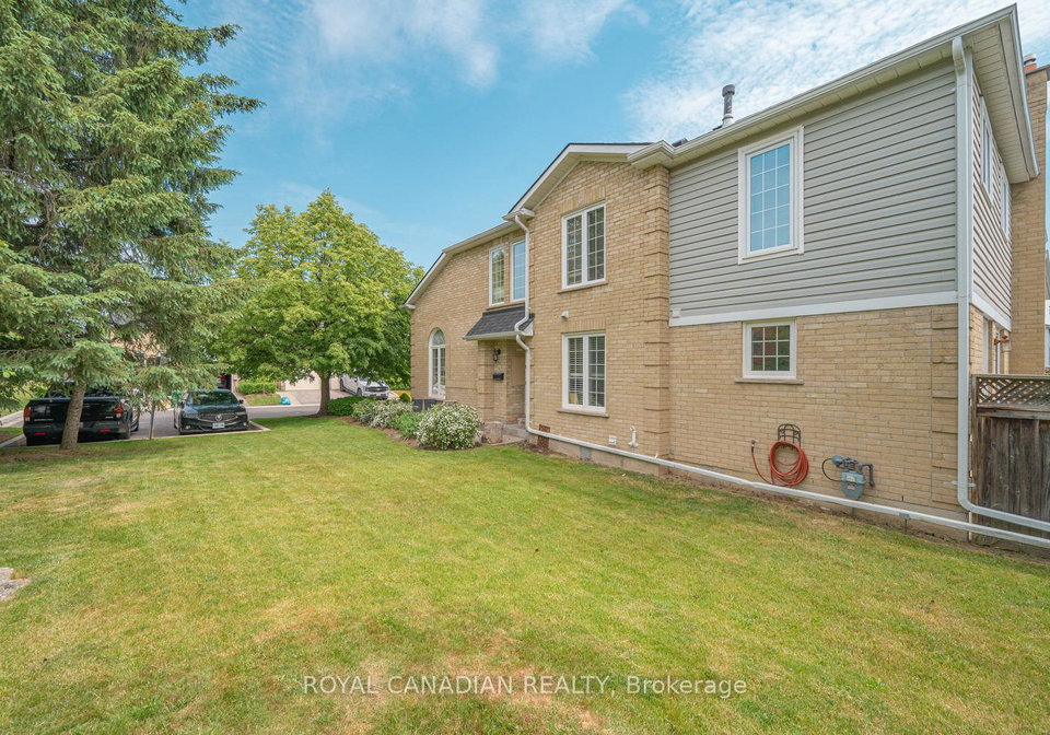 63-heathcliffe-square-brampton-ontario-w13452878