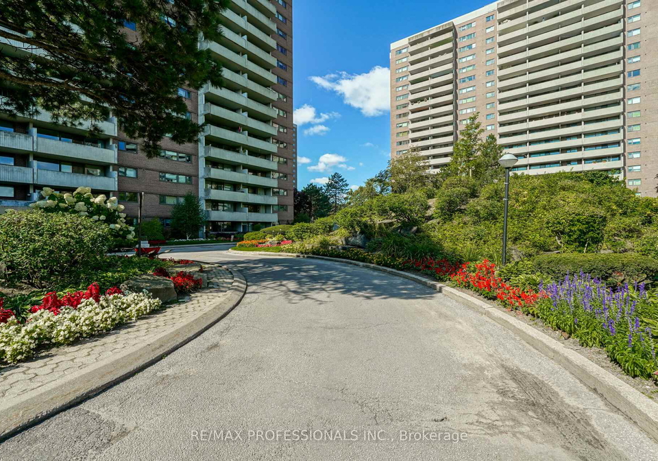 250-scarlett-road-toronto-ontario-w13453316