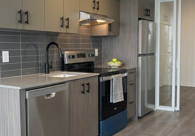 4878-powers-common-burlington-ontario-w13453378