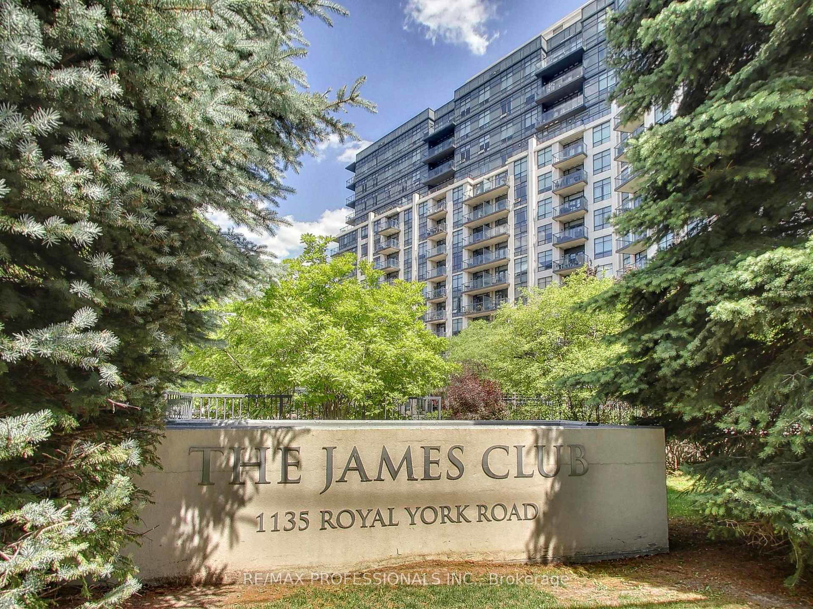 1135-royal-york-road-etobicoke-ontario-w13453394