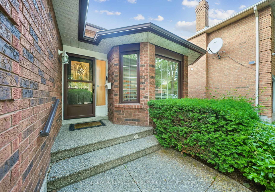 1547-stoneybrook-trail-oakville-ontario-w13457118