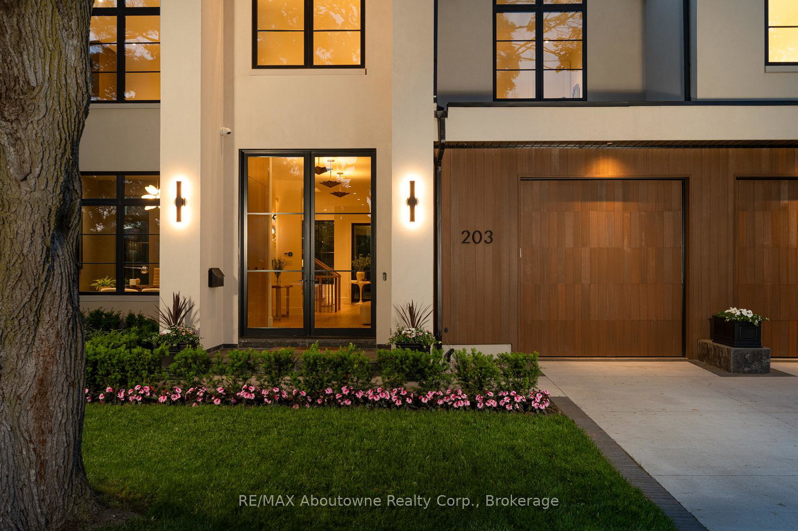 203-weybourne-road-oakville-ontario-w13457162