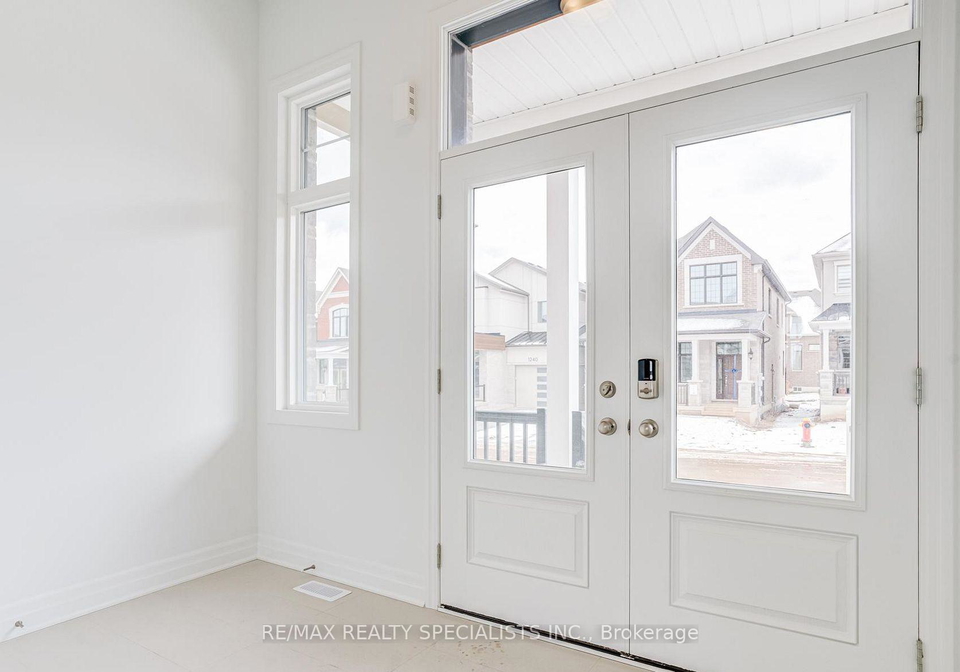 1235-black-bear-trail-oakville-ontario-w13458774