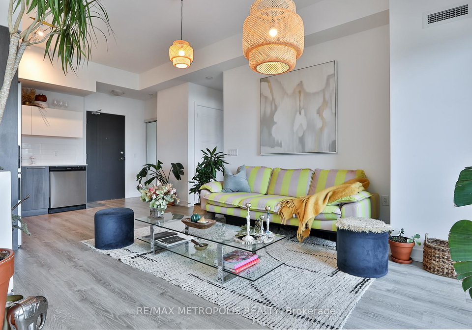 25-neighbourhood-lane-etobicoke-ontario-w13458926