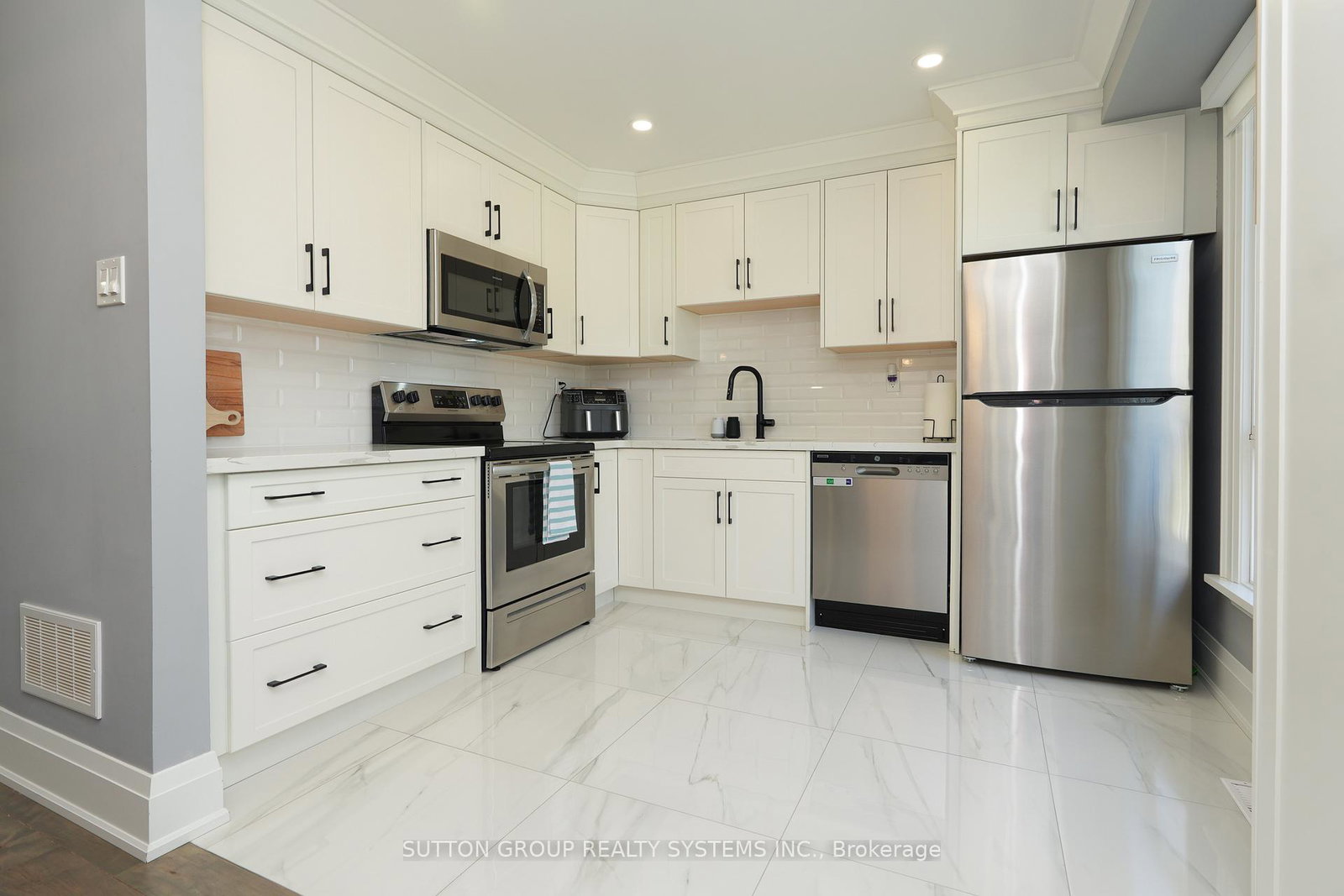 70-courtleigh-square-brampton-ontario-w13459604