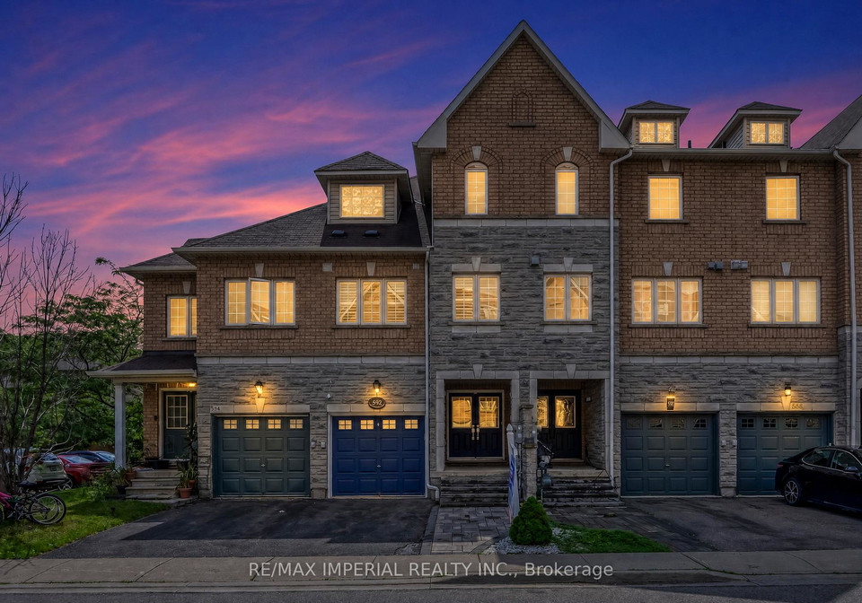 592-candlestick-circle-mississauga-ontario-w13459754