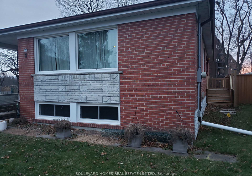 4-appletree-court-york-ontario-w13460360