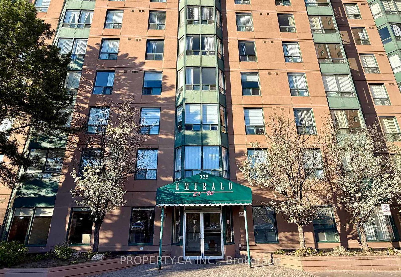 135-hillcrest-avenue-mississauga-ontario-w13460702