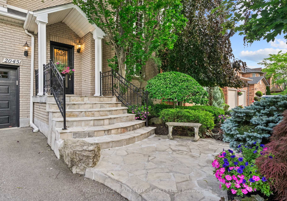 2045-rosemount-crescent-oakville-ontario-w13461544
