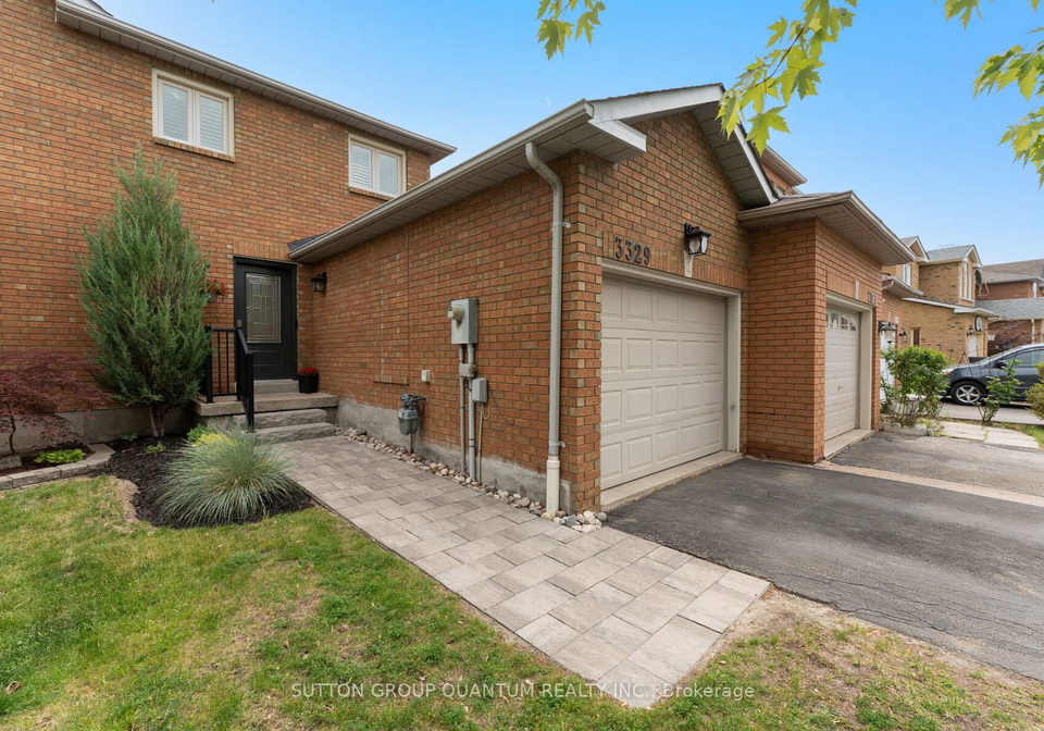3329-bobwhite-mews-mississauga-ontario-w13462172