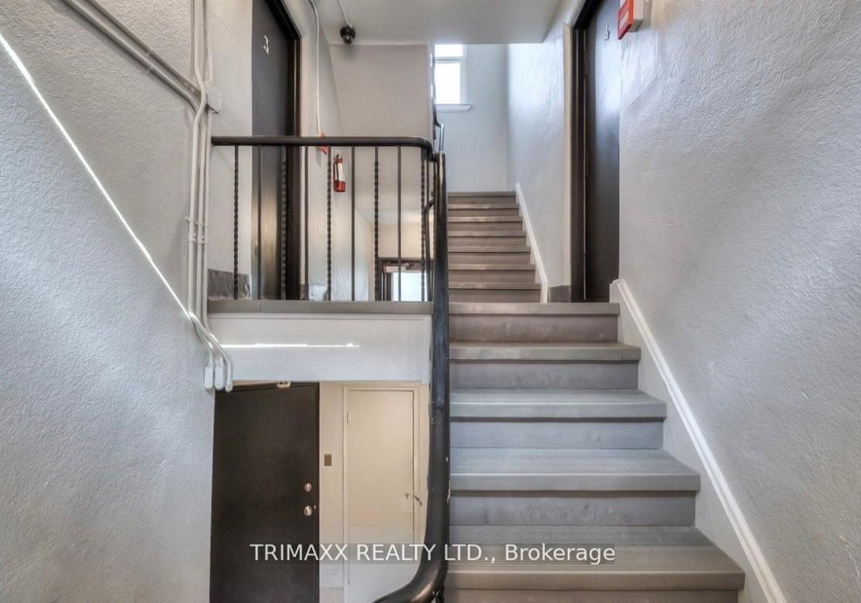 6-seventeenth-street-etobicoke-ontario-w13462254