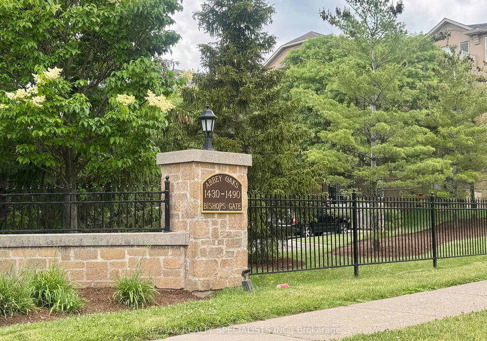 1490-bishops-gate-oakville-ontario-w13462920