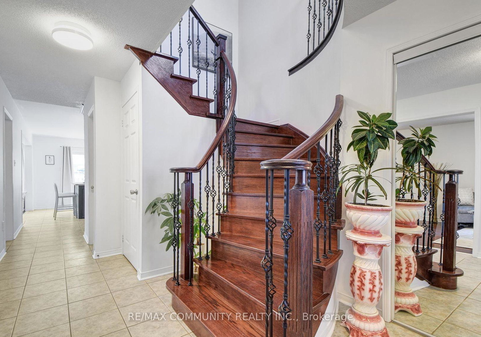 96-mosley-crescent-brampton-ontario-w13464026