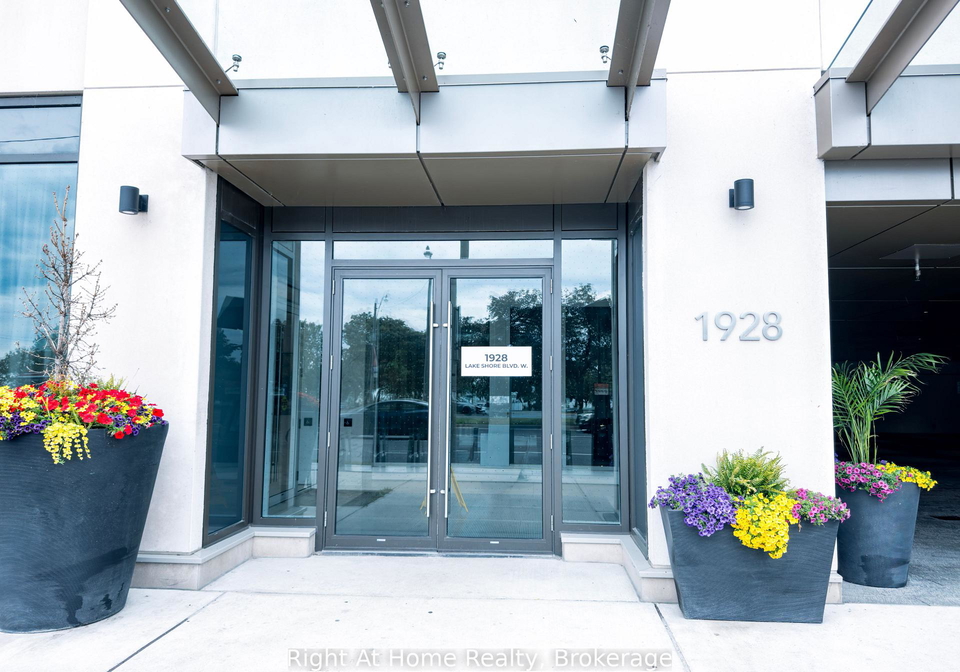 1928-lakeshore-boulevard-w-toronto-ontario-w13464344
