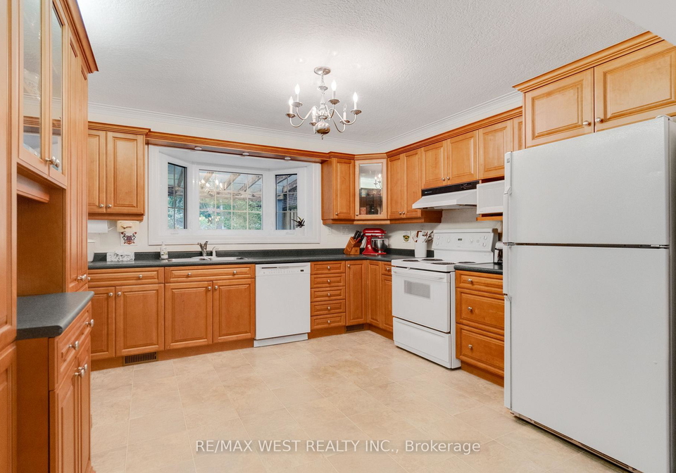 18-north-kingslea-drive-etobicoke-ontario-w13464360